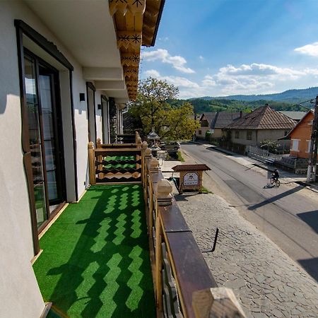 La Conacul Vesel Hotel Săpînţa Exterior foto