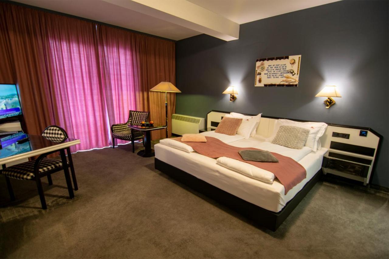 La Conacul Vesel Hotel Săpînţa Exterior foto