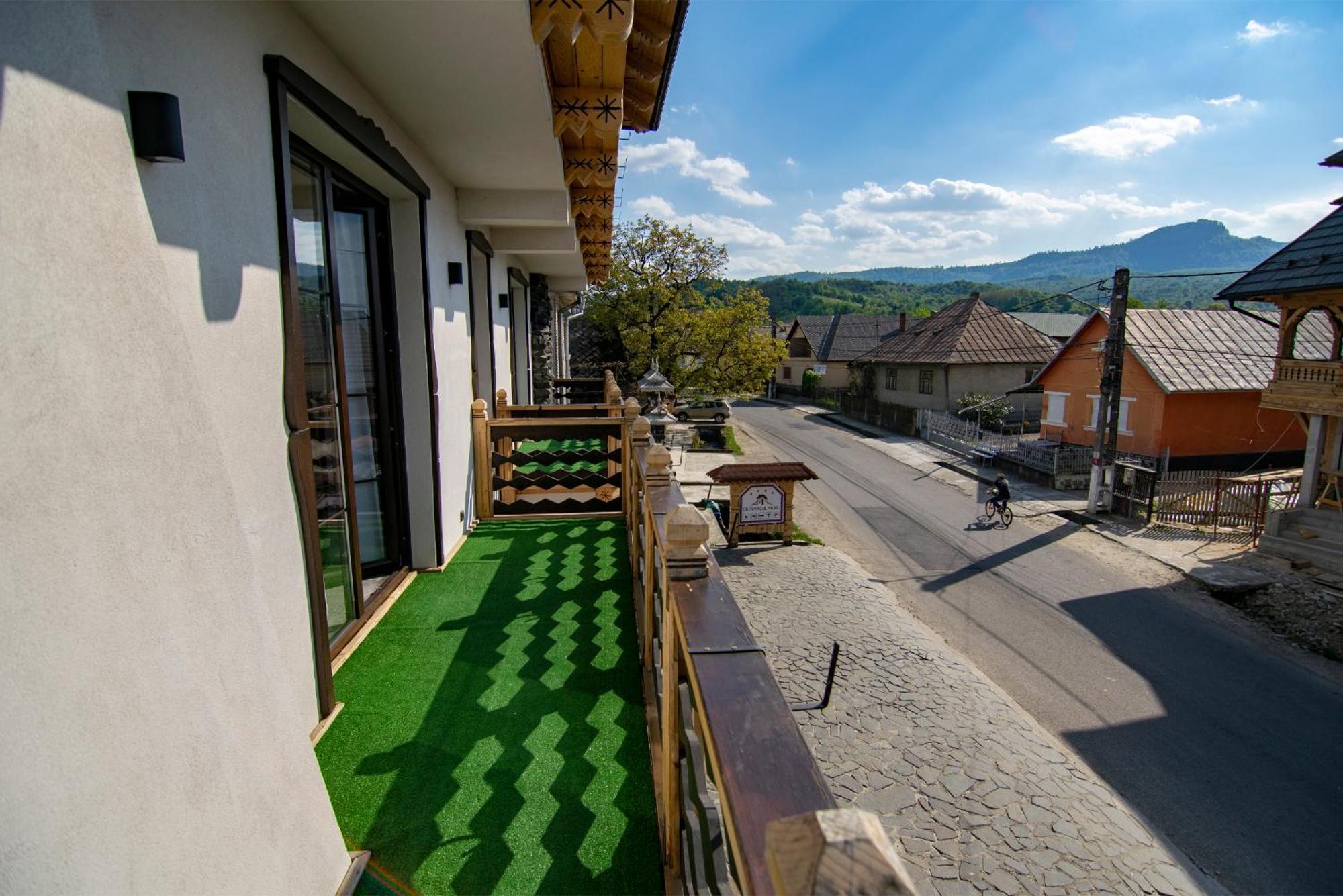 La Conacul Vesel Hotel Săpînţa Exterior foto