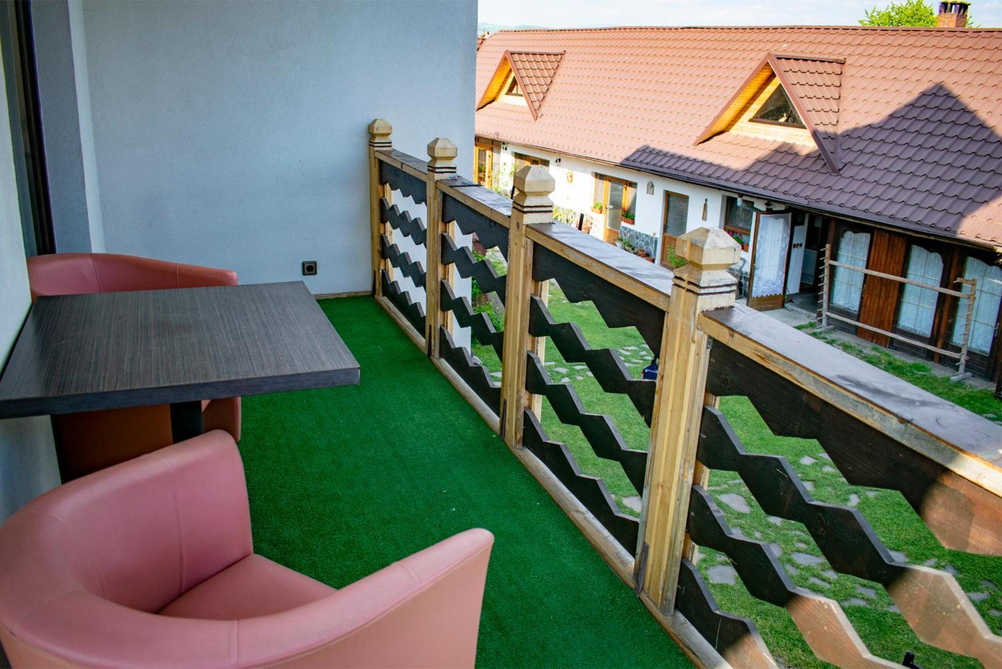La Conacul Vesel Hotel Săpînţa Exterior foto