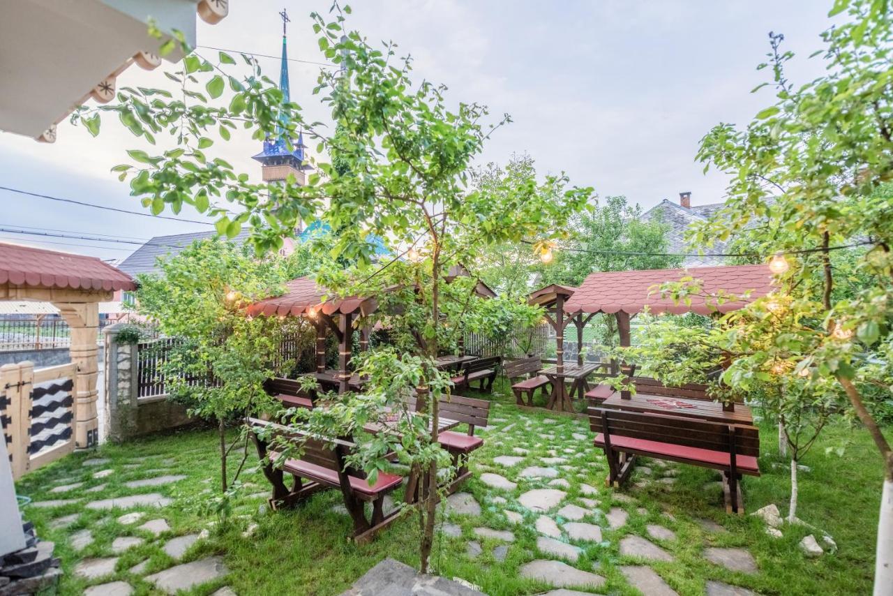 La Conacul Vesel Hotel Săpînţa Exterior foto