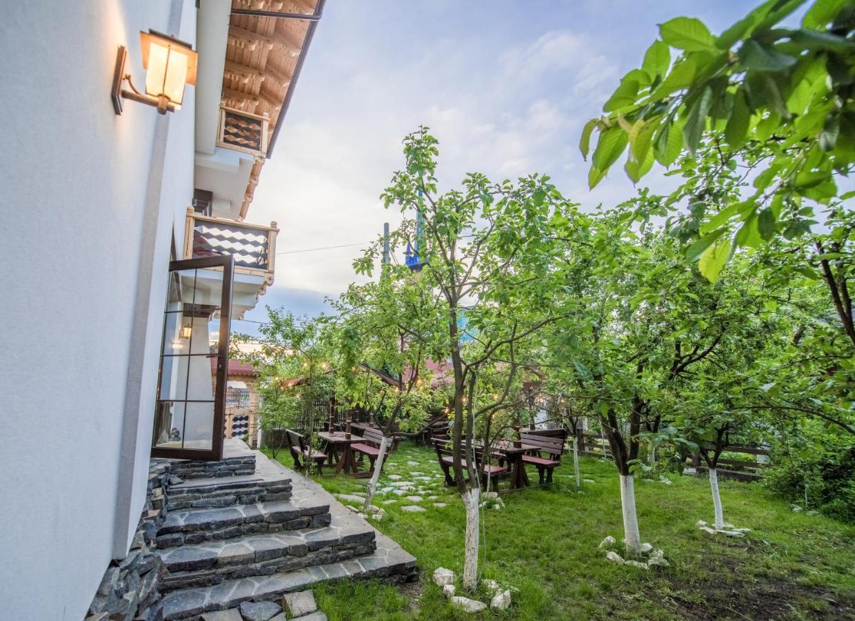 La Conacul Vesel Hotel Săpînţa Exterior foto