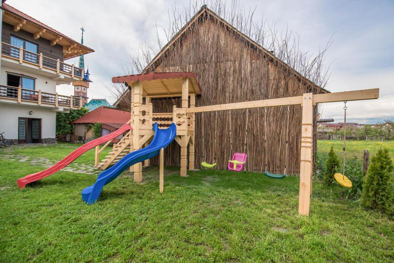 La Conacul Vesel Hotel Săpînţa Exterior foto