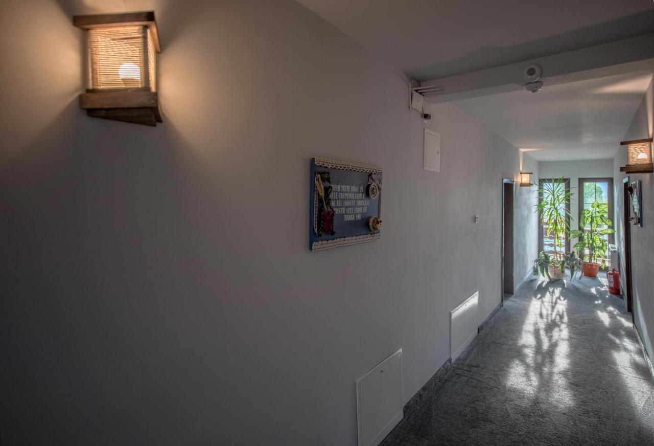 La Conacul Vesel Hotel Săpînţa Exterior foto
